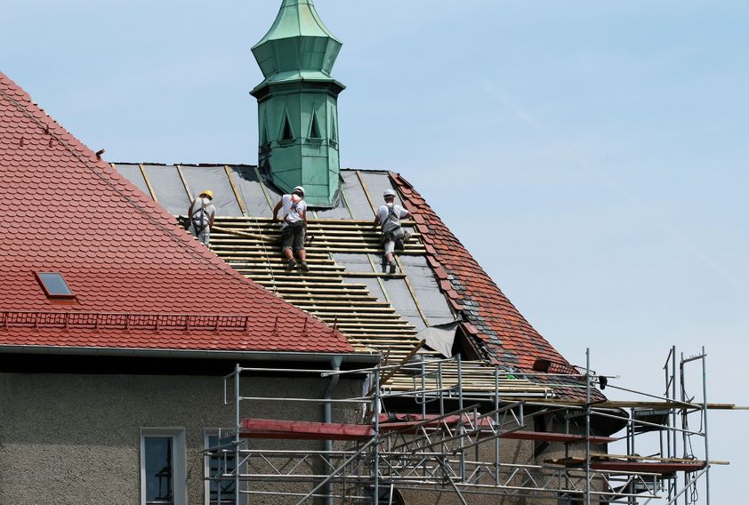 8 Signs You Need to Repair or Replace Your Home’s Roof Now