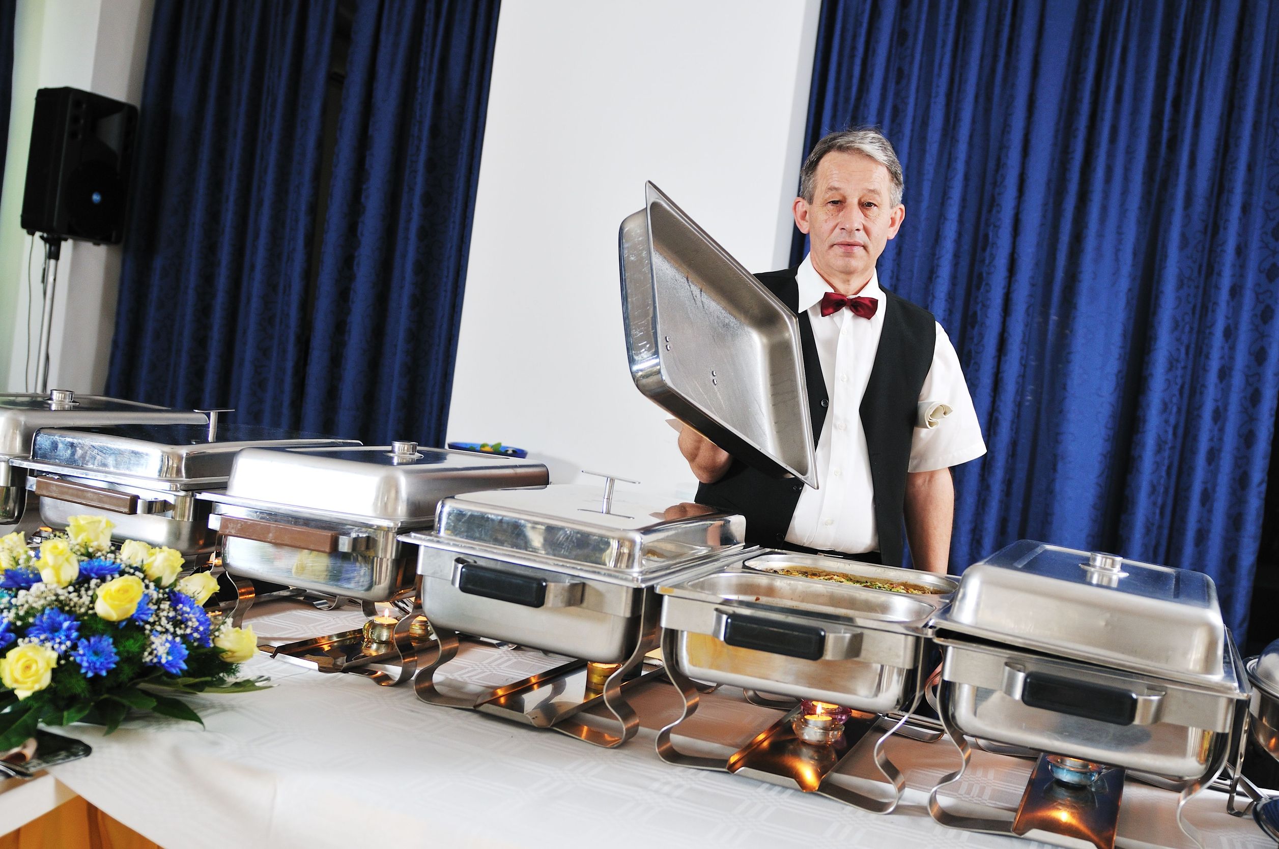 5285392_l-catering-buffet-food-party-preparation-man