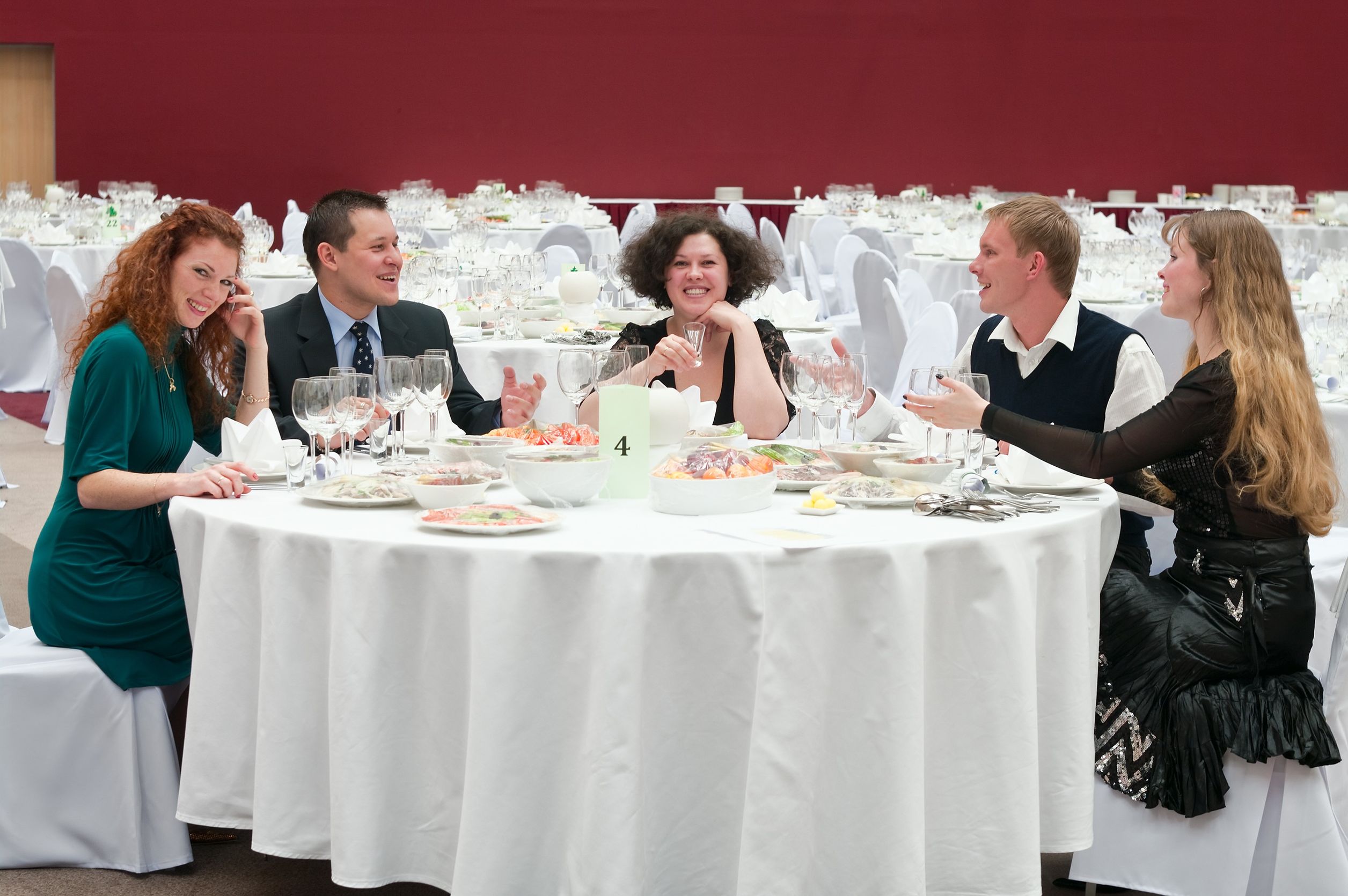 7682654_l-Five-young-people-at-round-white-table-in-restaurant.-Dinner-party