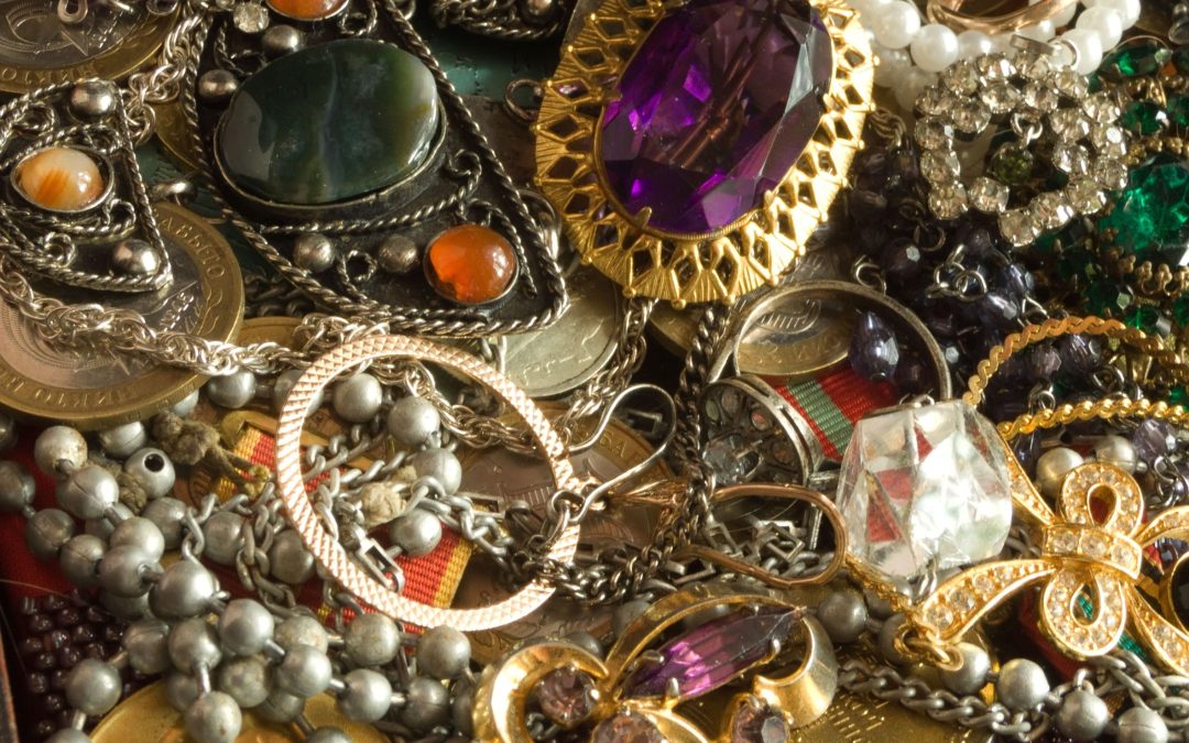 Fine vintage jewelry dealers in Bethesda, MD, provide a guide to investing in antique pieces with value.
